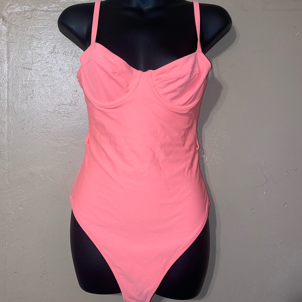 Neón pink bodysuit